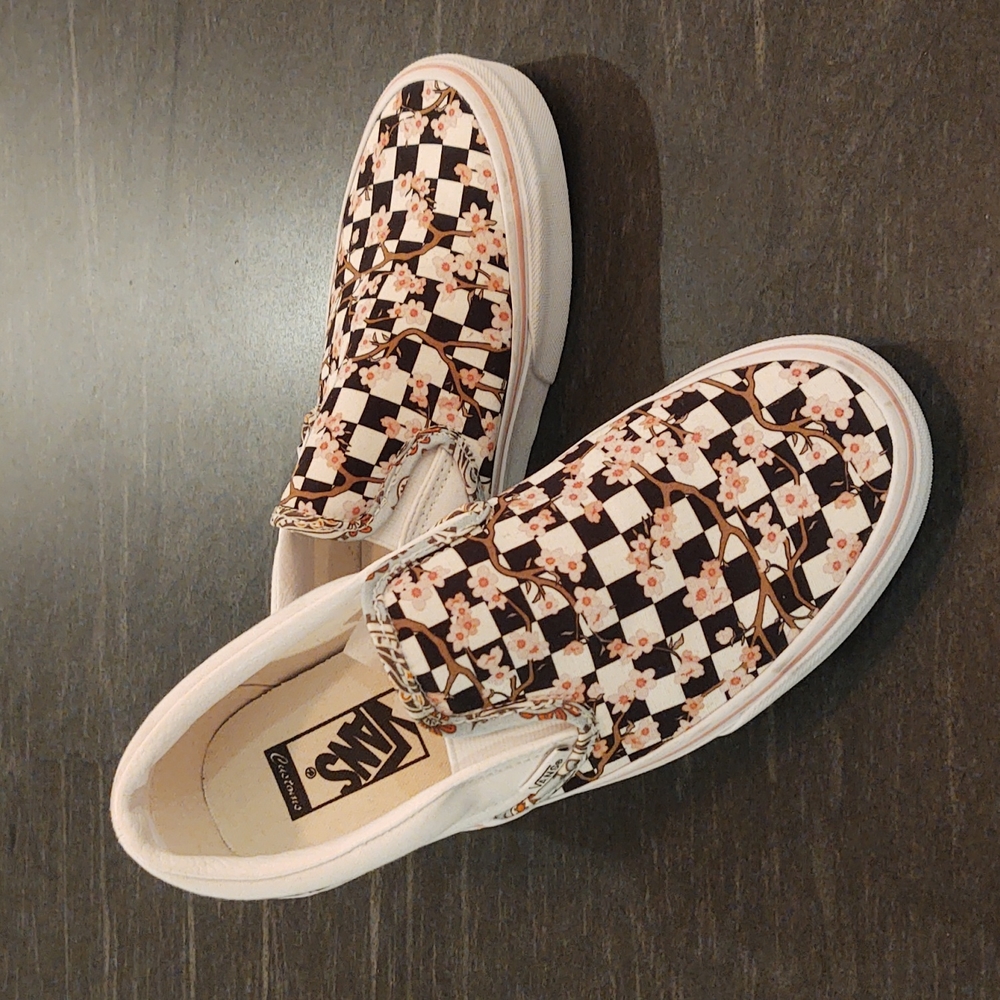 NWOT Vans Custom design! super cute for spring if I do say so myself:) no box